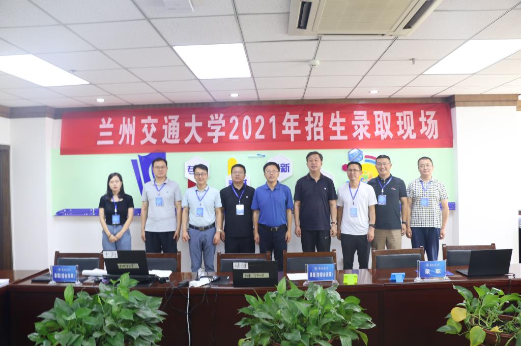 校党委书记杨子江检查指导我校2021年招生录取工作