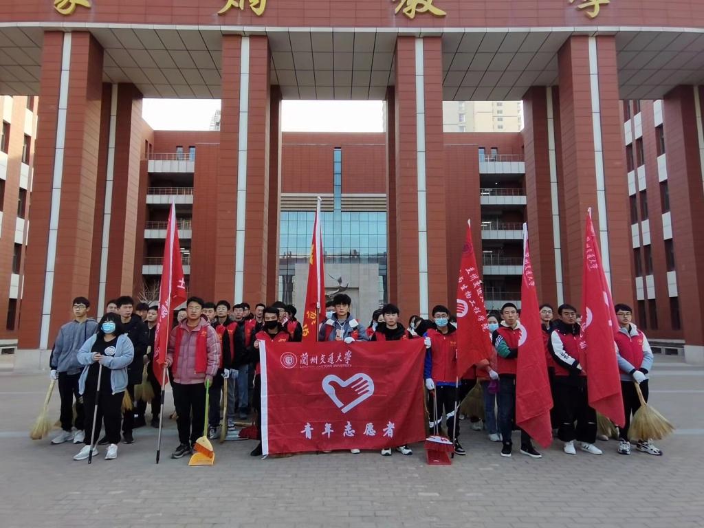 我校青年志愿者开展校园公益劳动