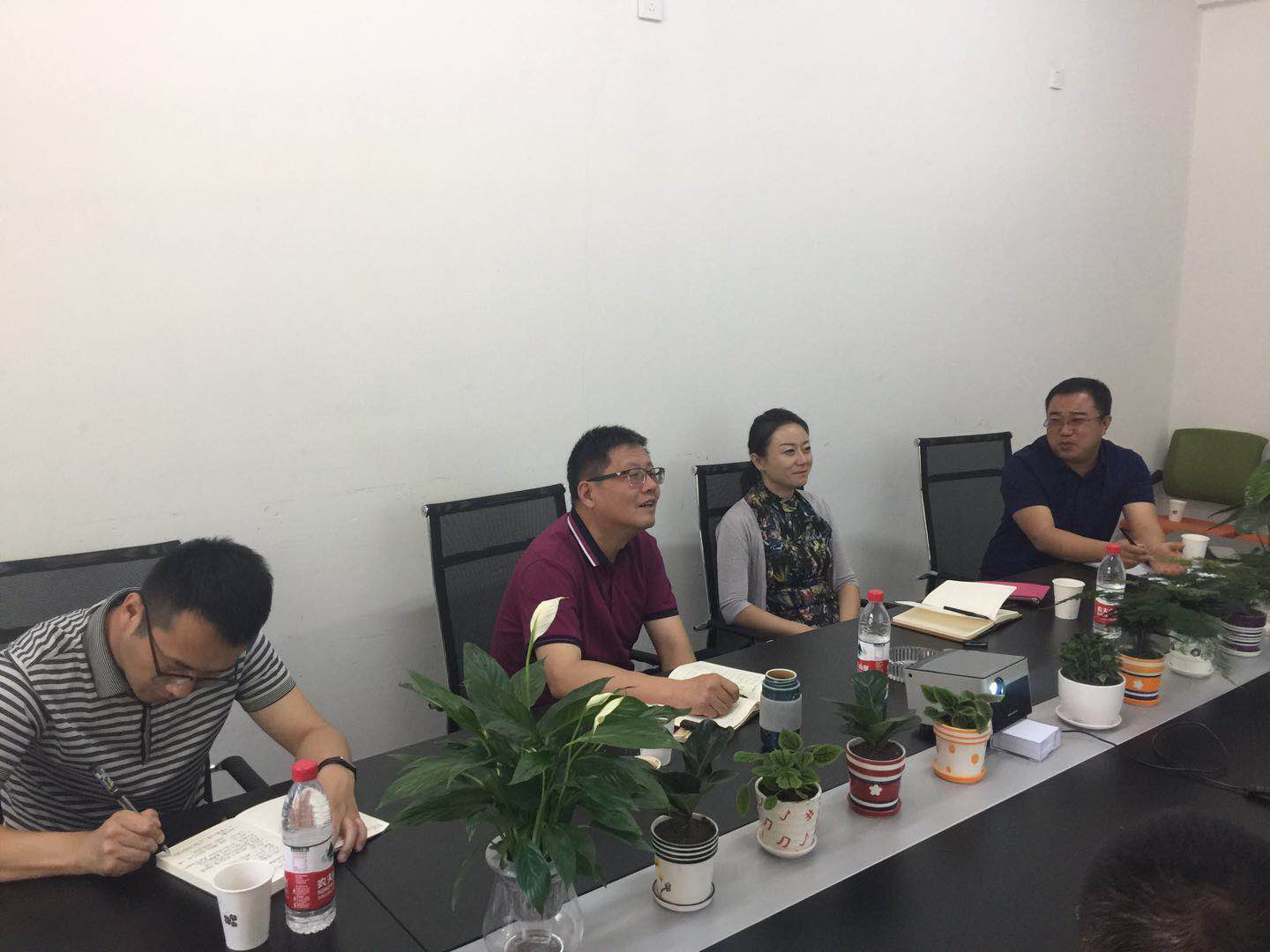纪委书记范爱国调研学生公寓管理中心
