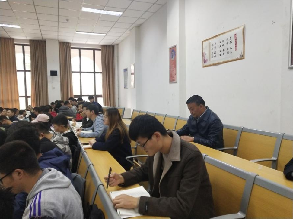 副校长高云庆深入思政课堂考察课程教学工作