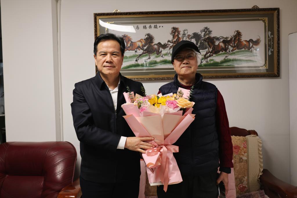 新春送福暖人心 凝心聚力促发展——开云线上登录平台入口2026年“双节”慰问送温暖活动