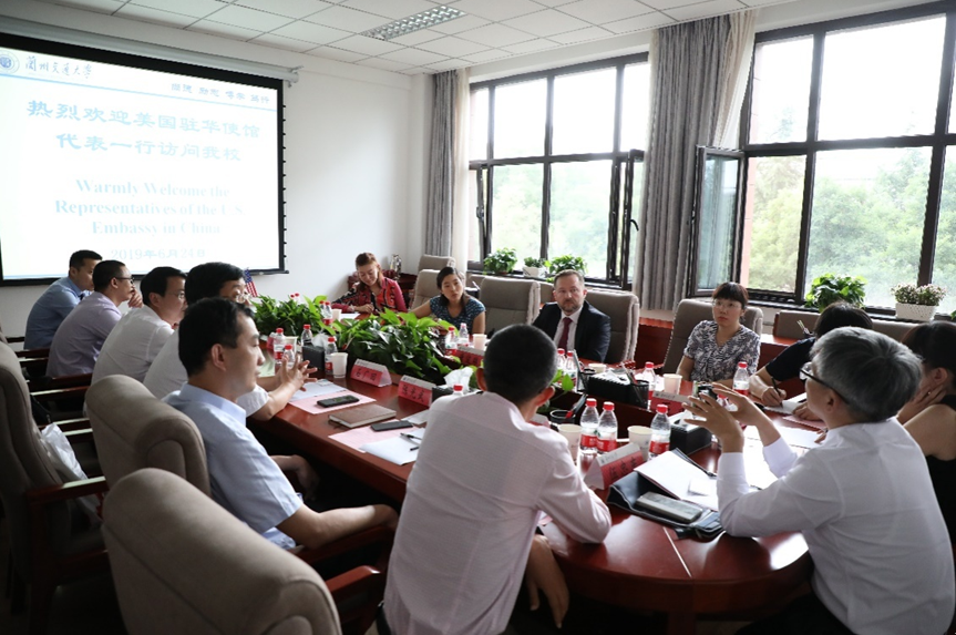 美国驻华大使馆官员访问兰州交通大学