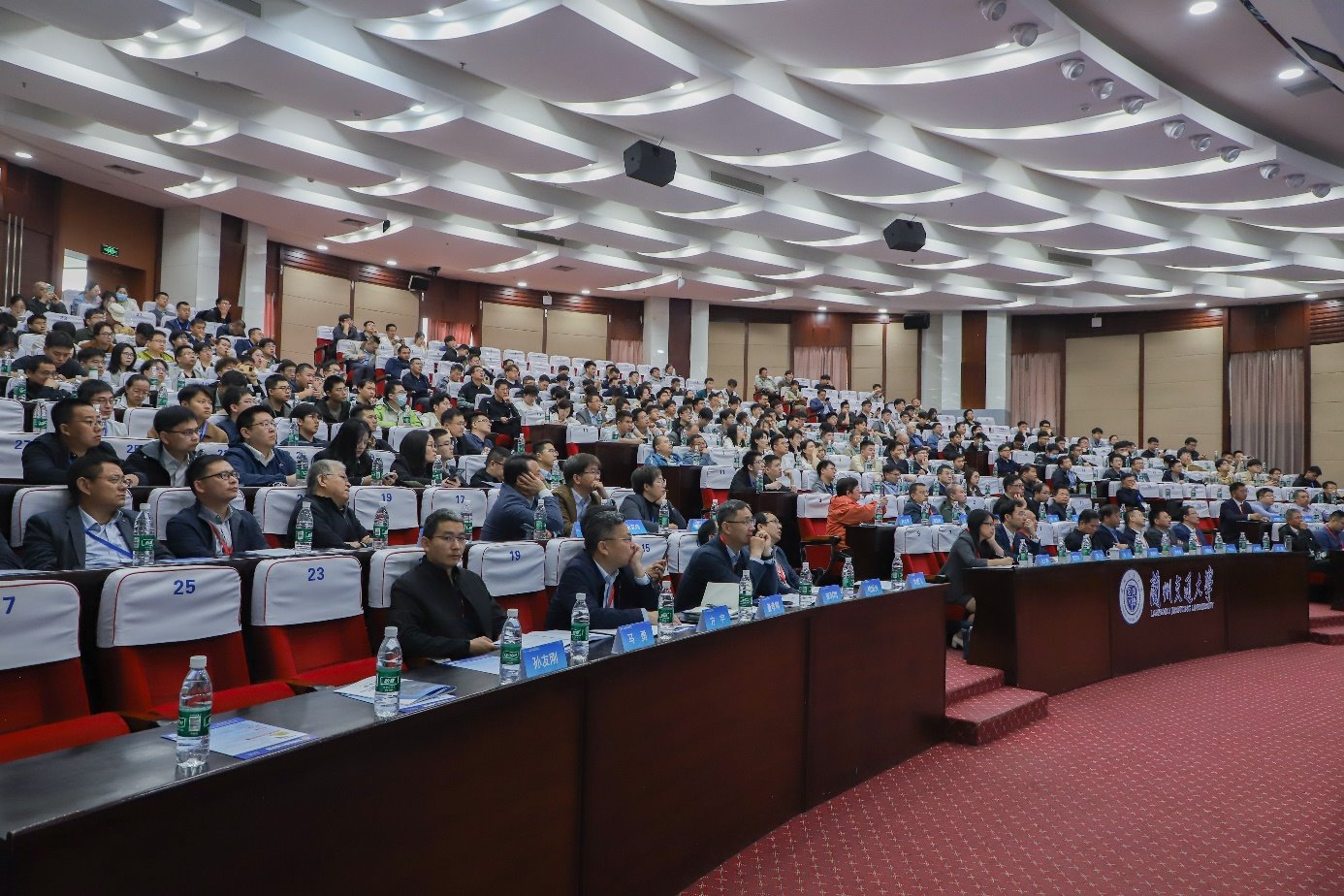 学校成功举办第二届轨道交通载运装备系统动力学与智能运维学术论坛