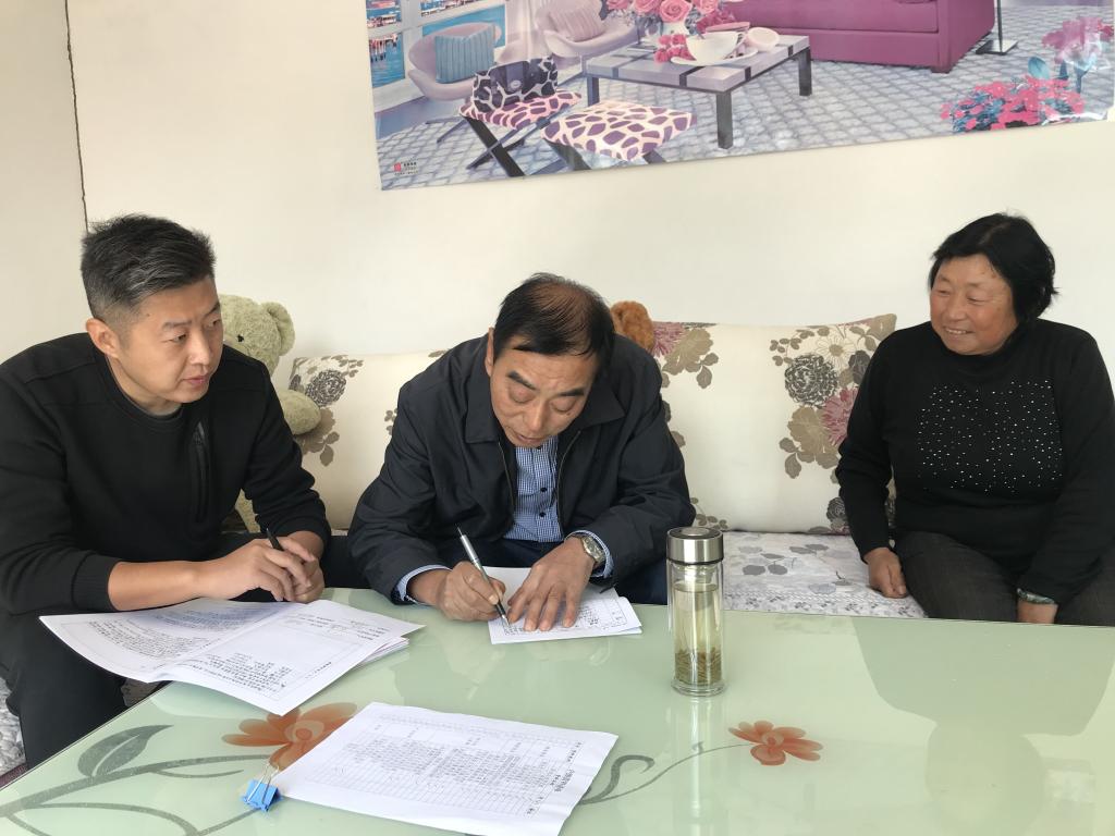 买寿清副书记赴康乐县慰问困难群众和驻村干部