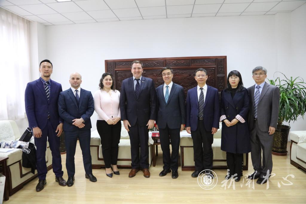 校长李引珍会见乌拉圭共和国驻华大使卢格里斯一行