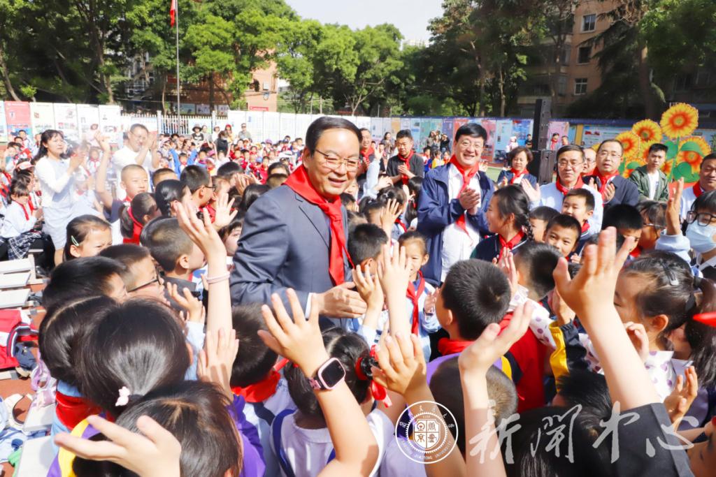 副省长张世珍参加兰州交通大学附属小学庆“六一”活动并寄语少年儿童