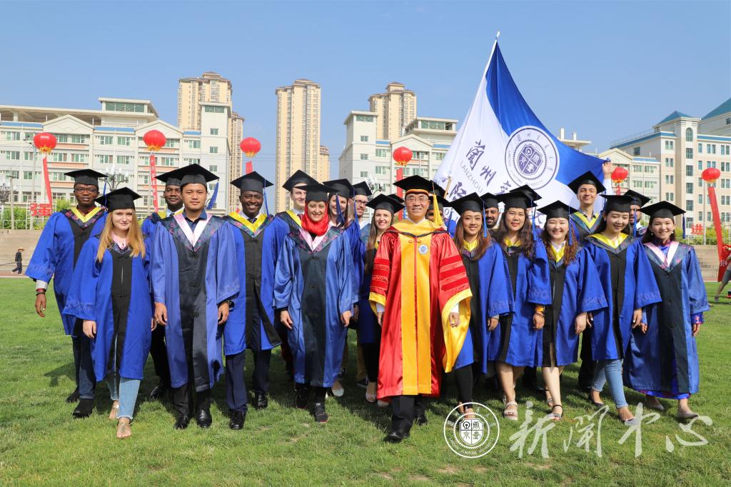 学校隆重举行2019届学生毕业典礼暨学位授予仪式