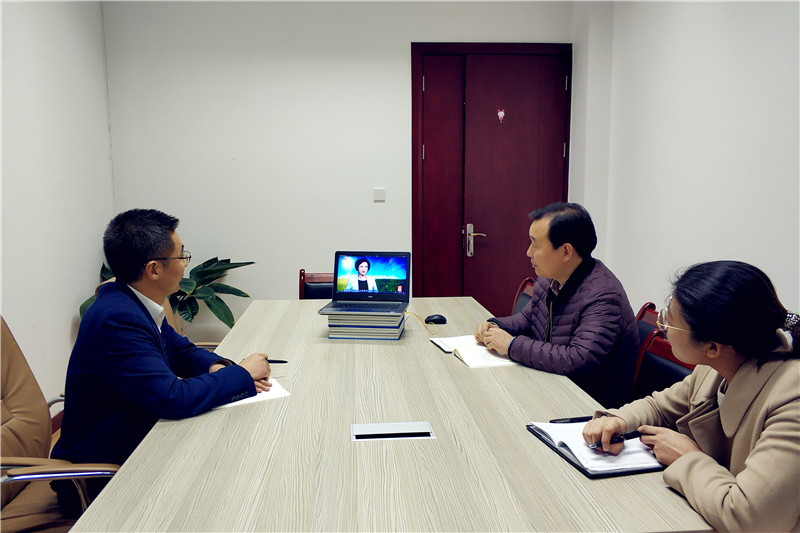 发展规划处组织全体成员集体学习宪法、观看《榜样3》