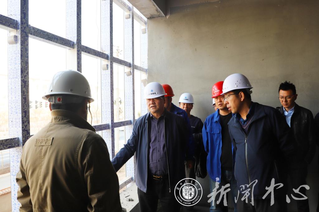 校领导检查在建项目复工情况